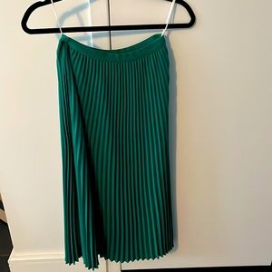 Babaton Aritzia pleated midi skirt
